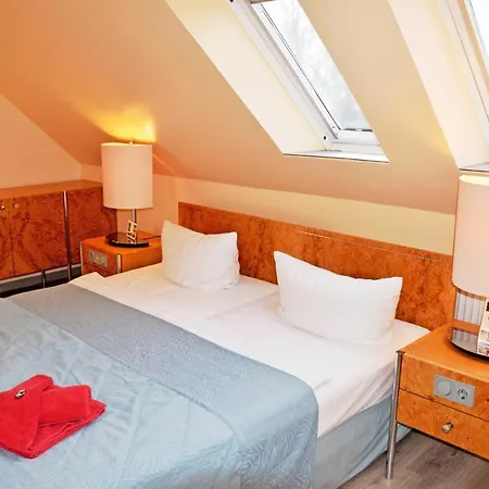 Moenchgut Und Ruegen * Lobbe