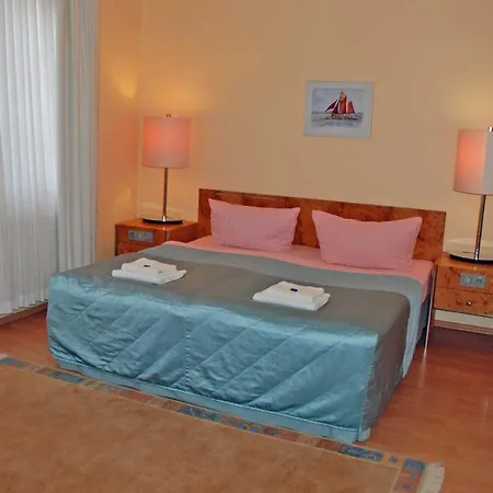 Moenchgut Und Ruegen * Lobbe